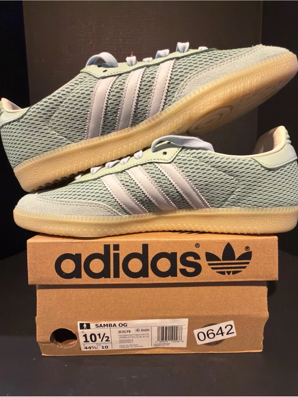 adidas Men’s Samba OG Sneakers in Mint Green with White Stripes 10.5M